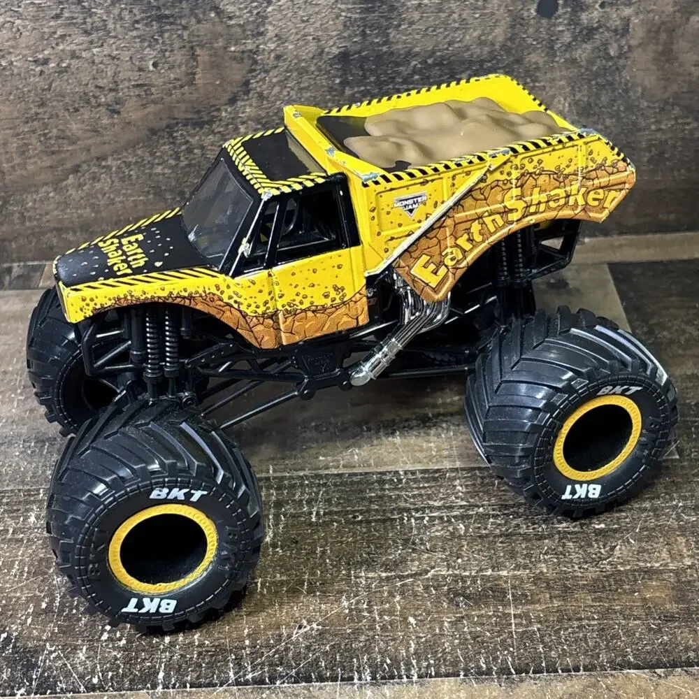 Monster Jam Earth Shaker Diecast Monster Truck Toy 1:24 Yellow Black Collectible